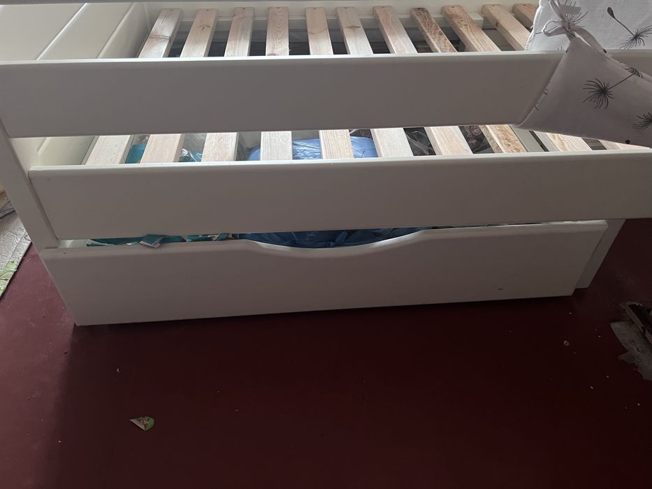 Дитяче ліжко з масиву