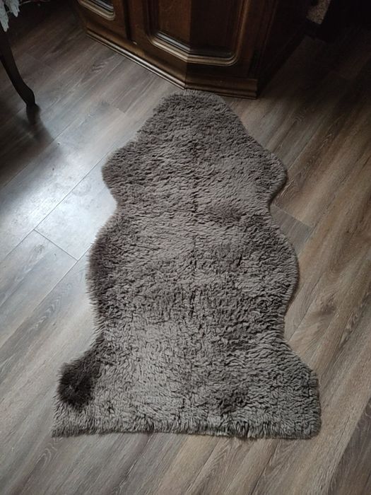 Продам коврик, кухонные,венские стулья под реставрацию.