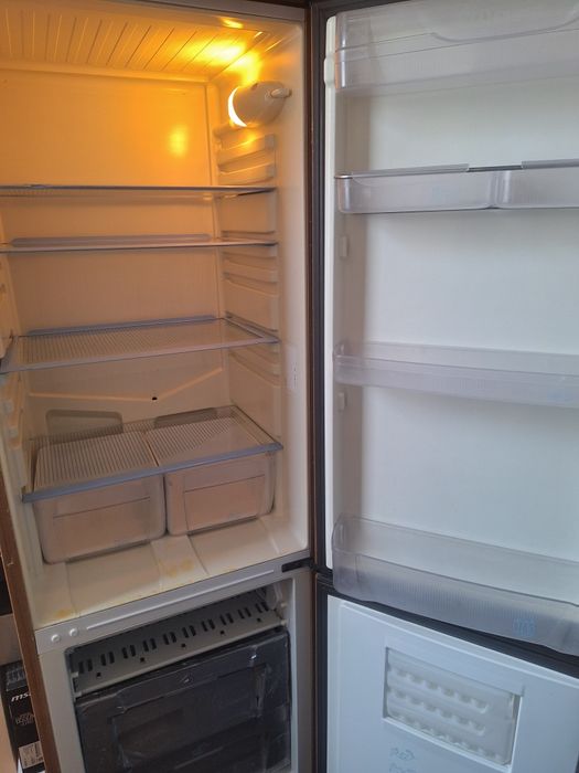 Робочий холодильник