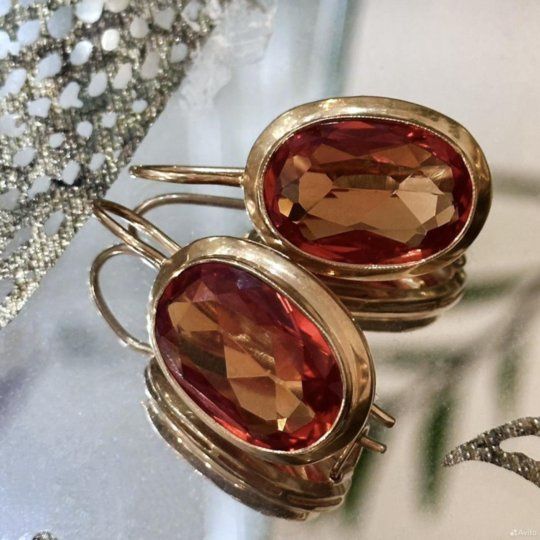 Продам золотое серьги