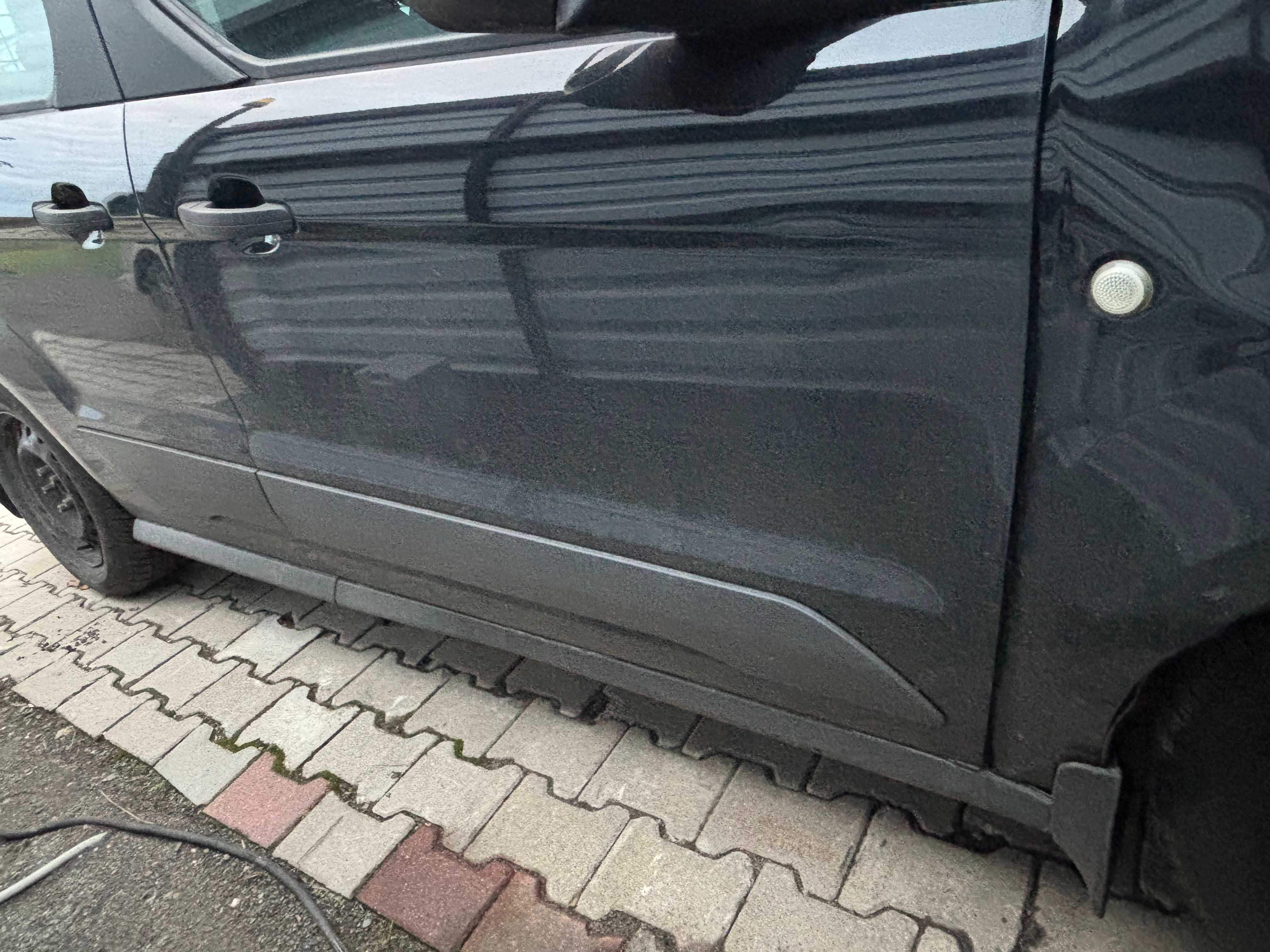 Ford Transit Connect mk2 drzwi prawy przód osobowy czarne