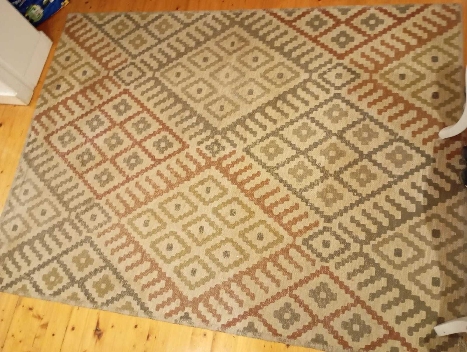 Vendo tapete com padrão