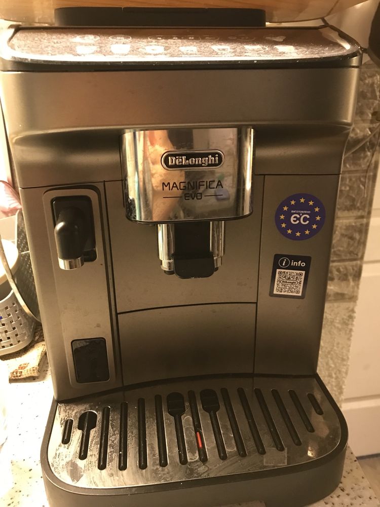 Продам кофемашина кавомашинаDelonghi