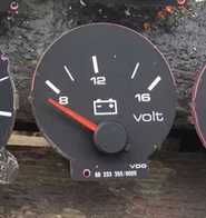 Вольтметр Ауди 100 Audi 100 A6 C4 вольтметер в панель приборов