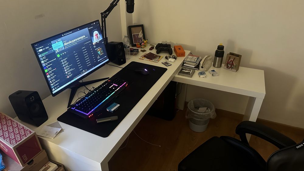 Secretária malm em PERFEITO ESTADO