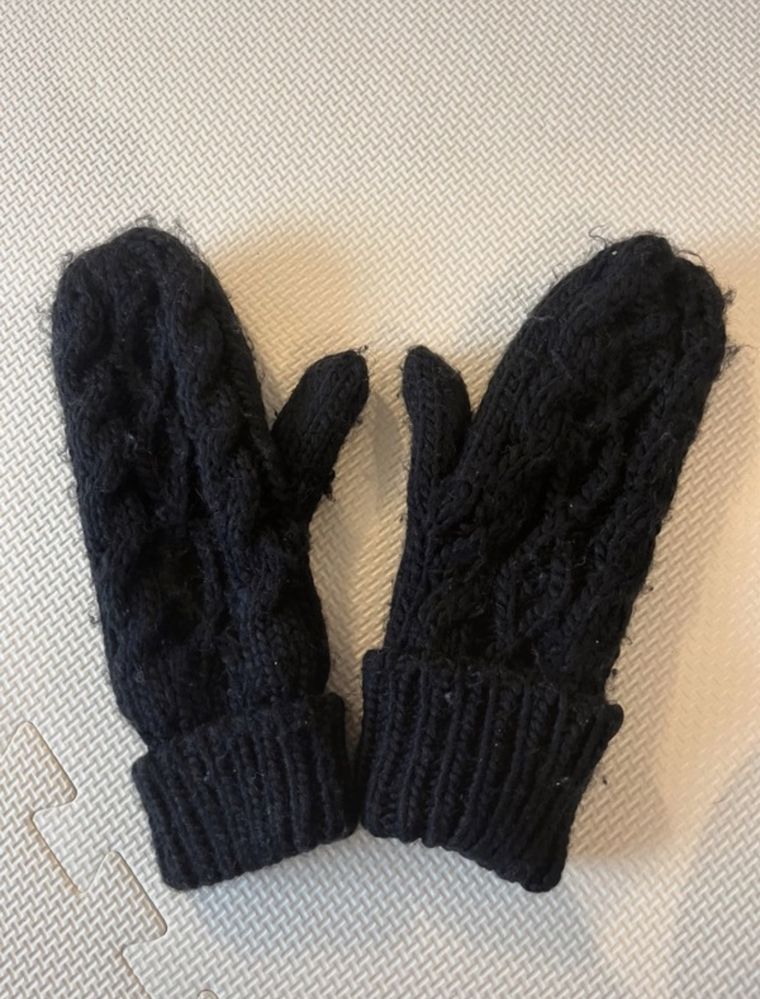 Czarne ciepłe rękawiczki Cropp