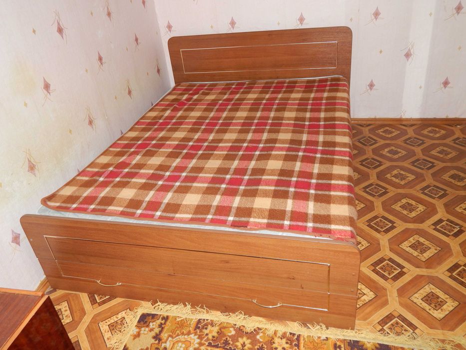 Двоспальне дерев'яне ліжко б/у