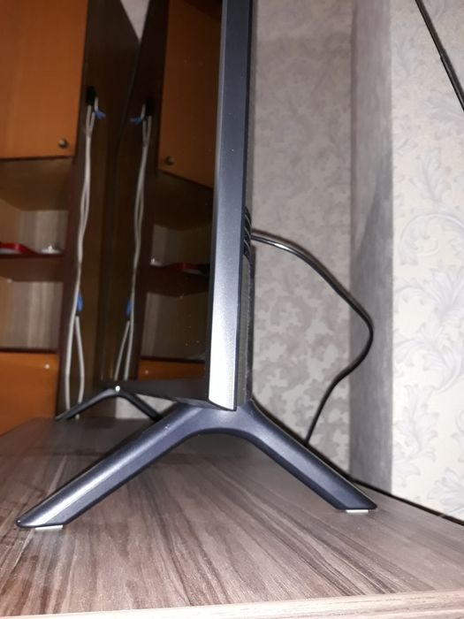 Телевизор Samsung 4К LED UE49NU7120U в отлич. состоянии