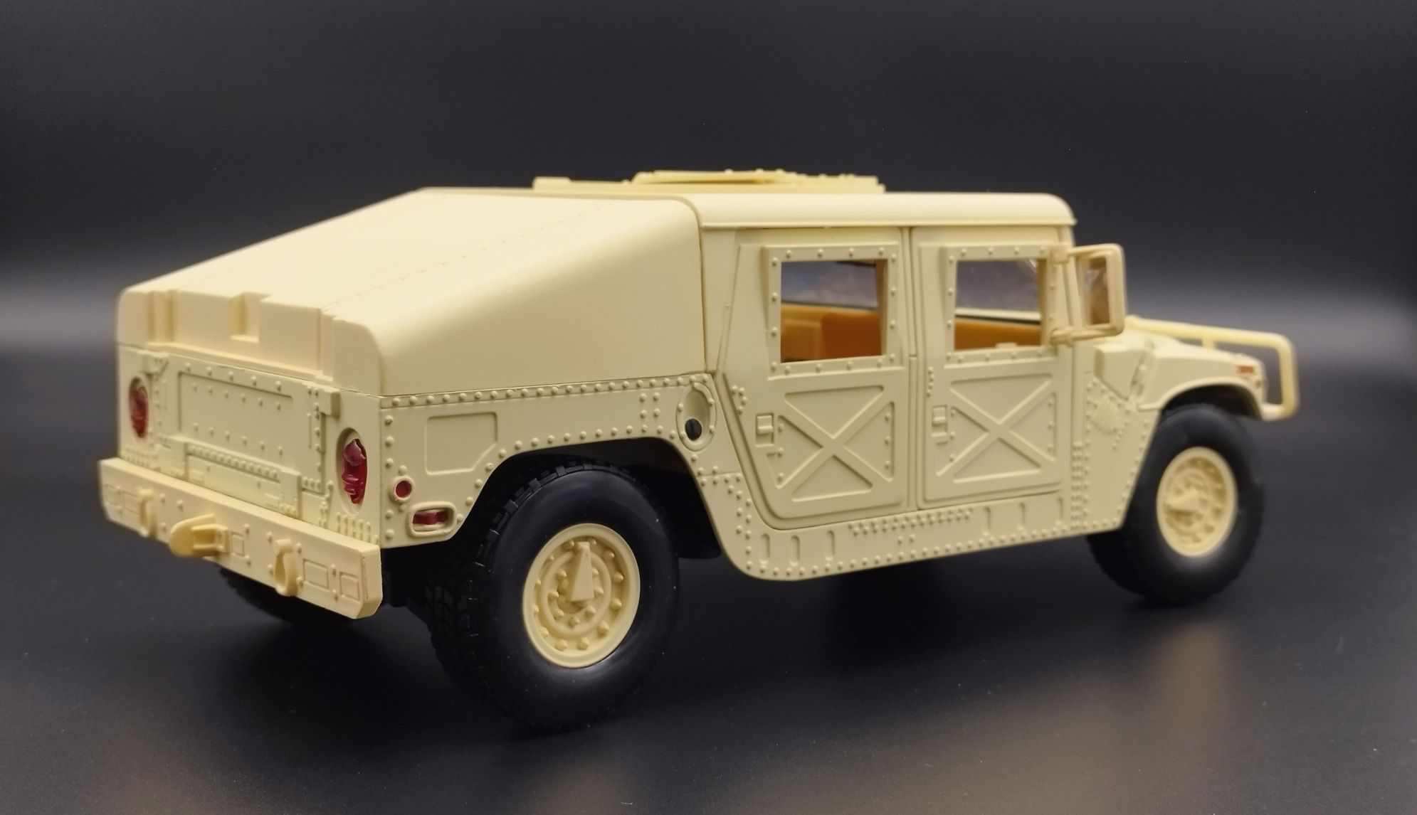 1:18 Motor Max 1992 Hummer Humvee (HMMWV) Model Nowy