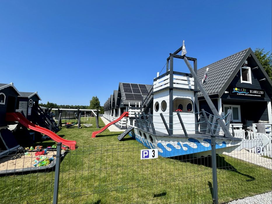 domek, domki nad morzem Wicie obok Darłowo, plac zabaw, morze