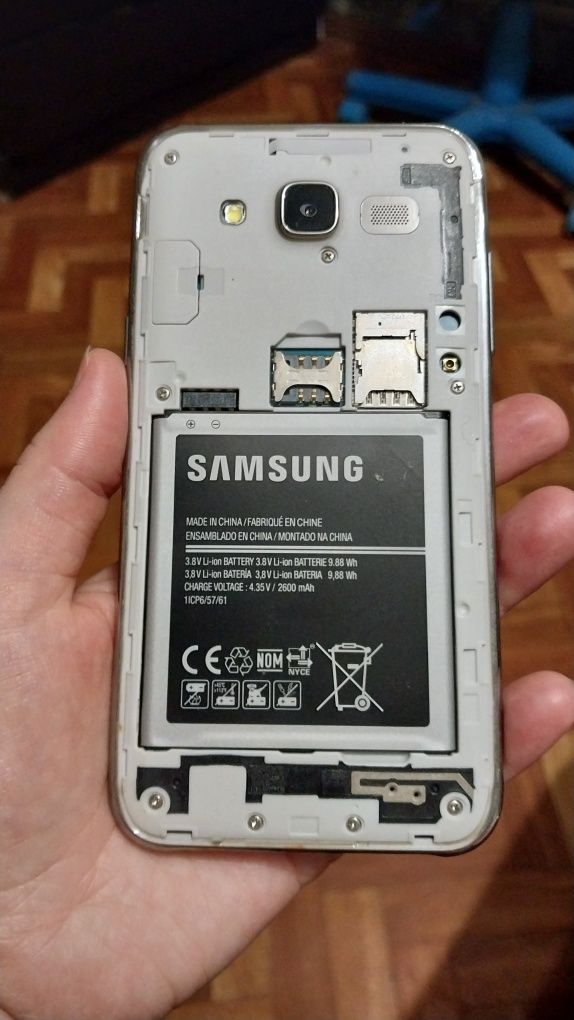 Телефон Samsung j5