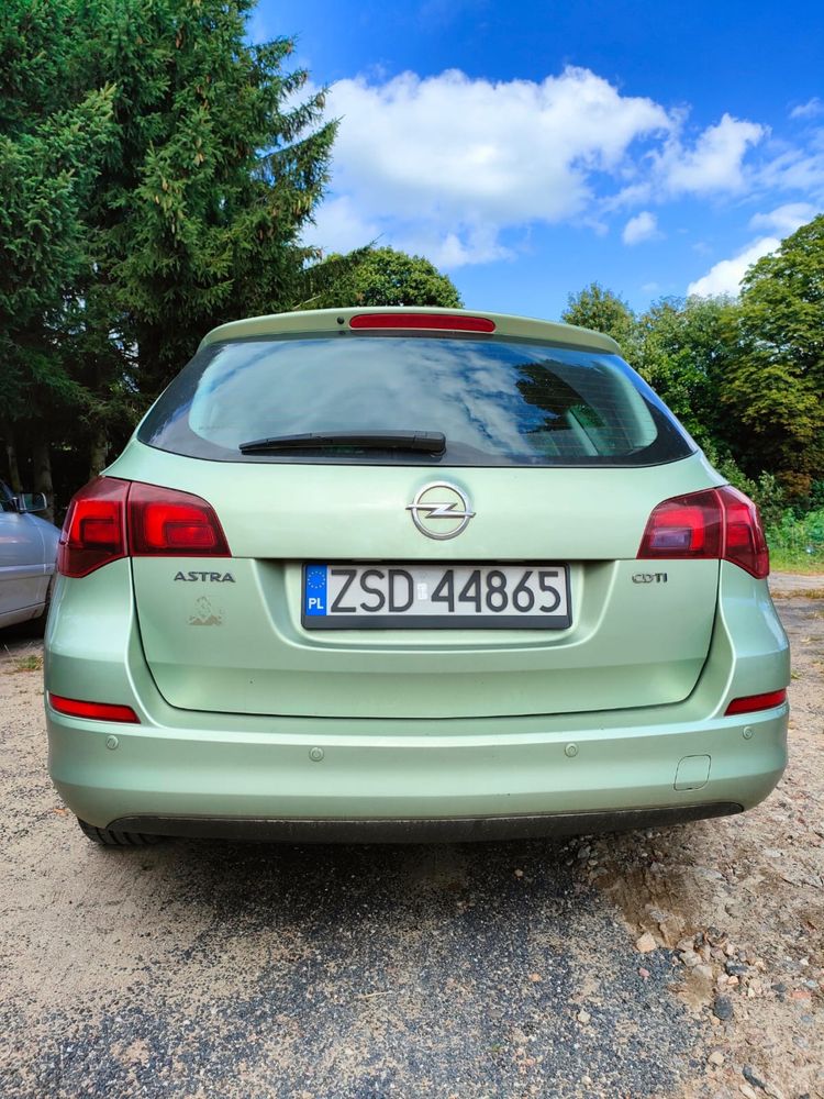 Opel Astra J 1.7 CDTI 125km 2011 rok kombi