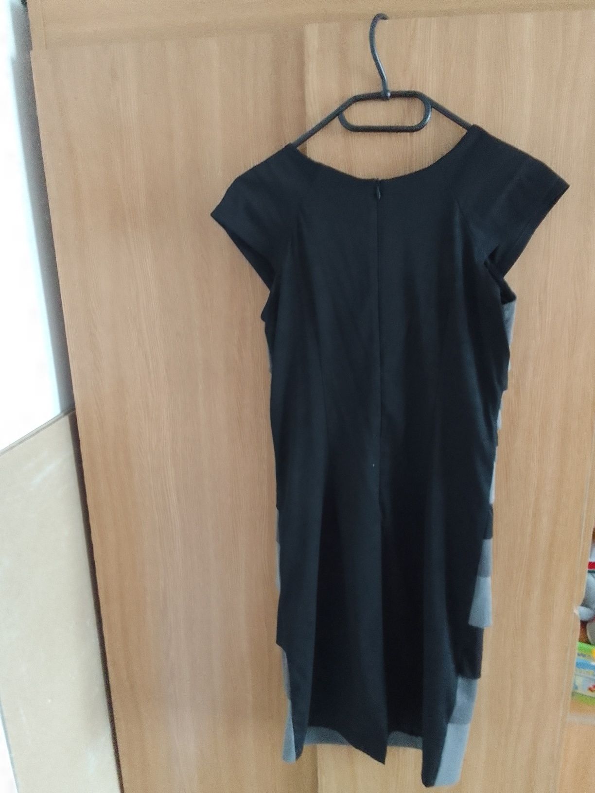 Czarna sukienka 36
