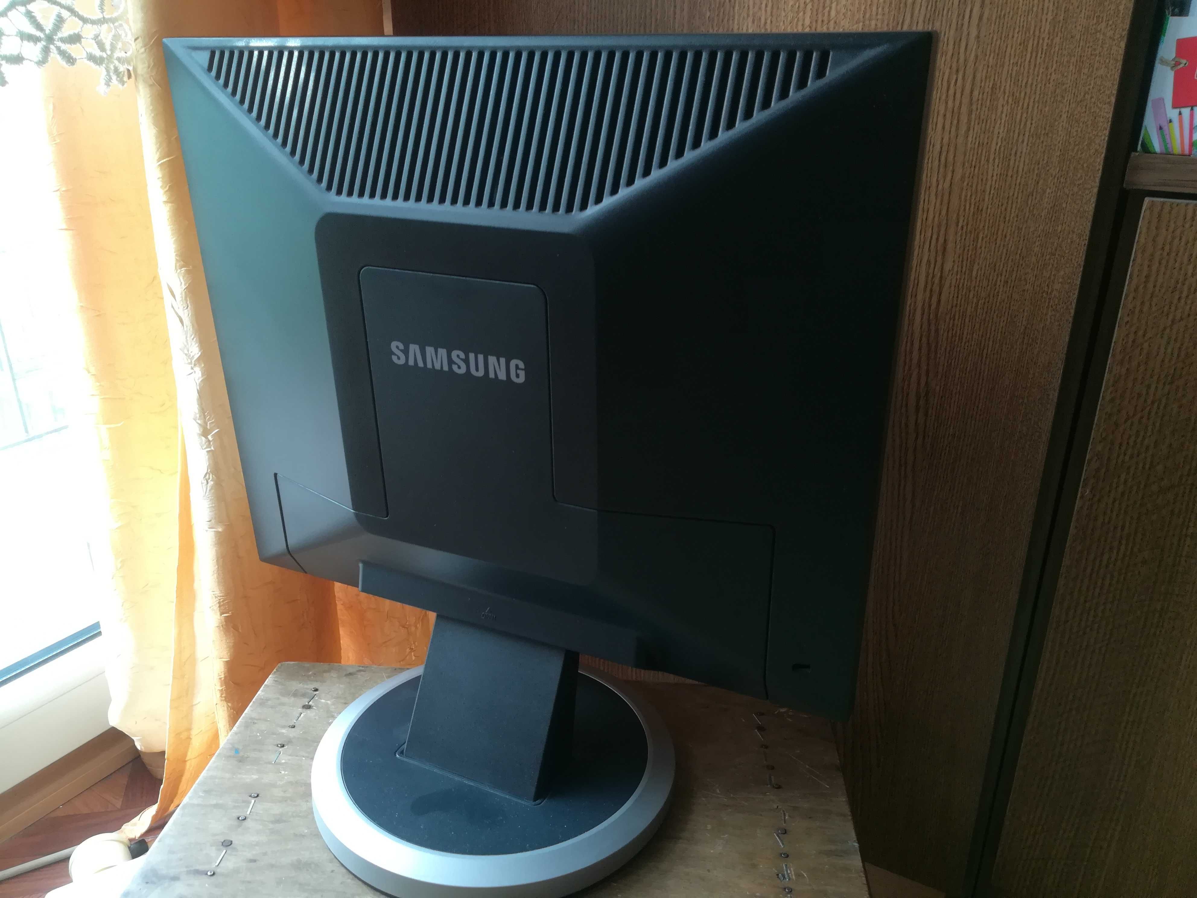 Monitor samsung 17" SyncMaster 740N