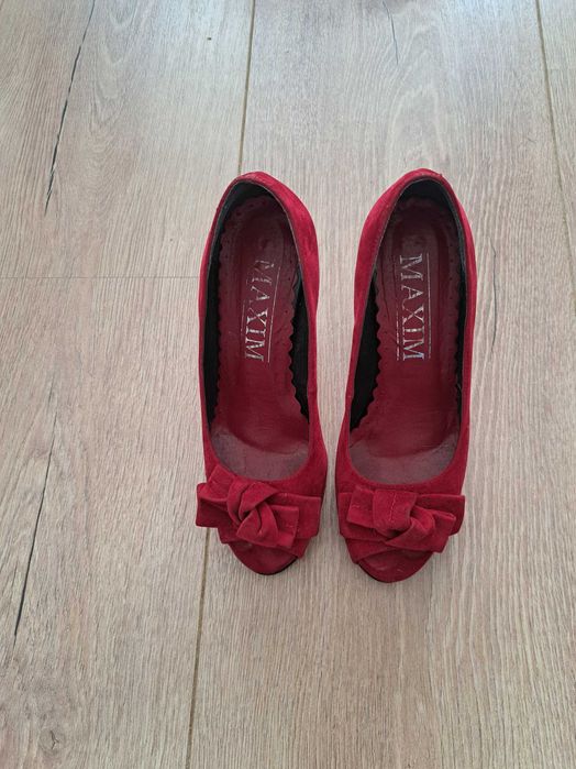 Czerwone szpilki roz 35