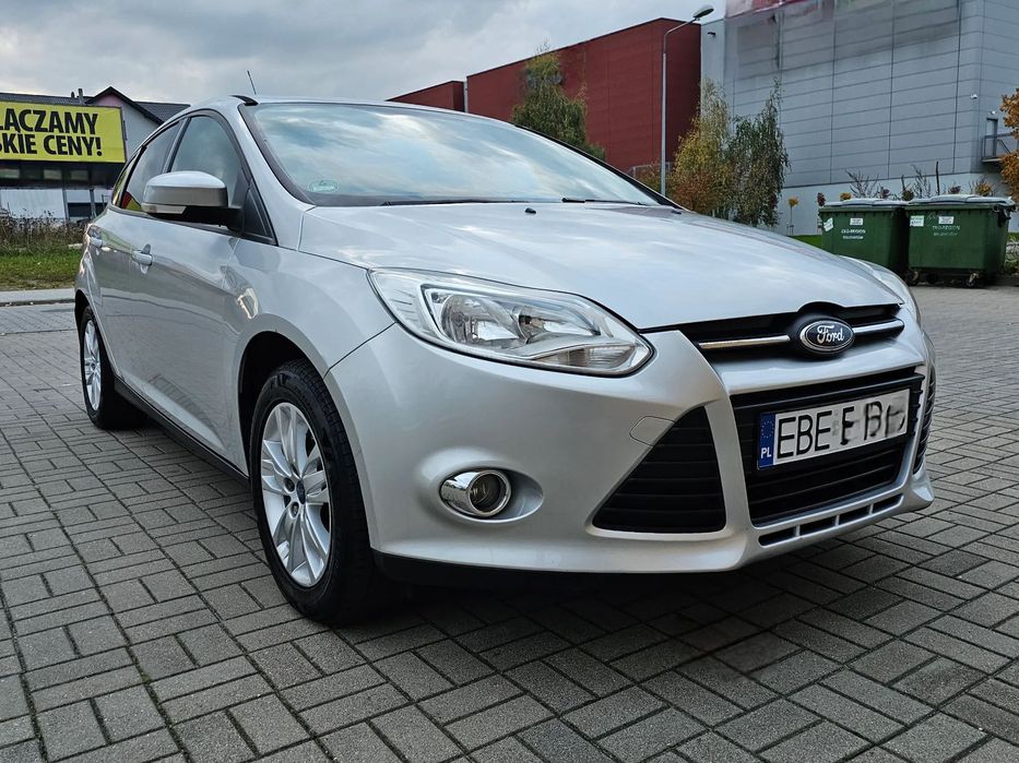 Ford Focus 2011 1.6 Benz. 125KM PDC, Podgrzewane fotele i szyba przednia