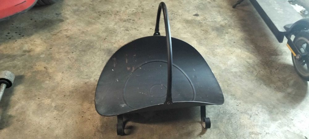 Vendo cesto para lenha usado
