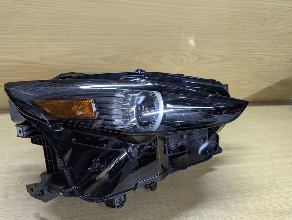 Фара Mazda CX30 USA