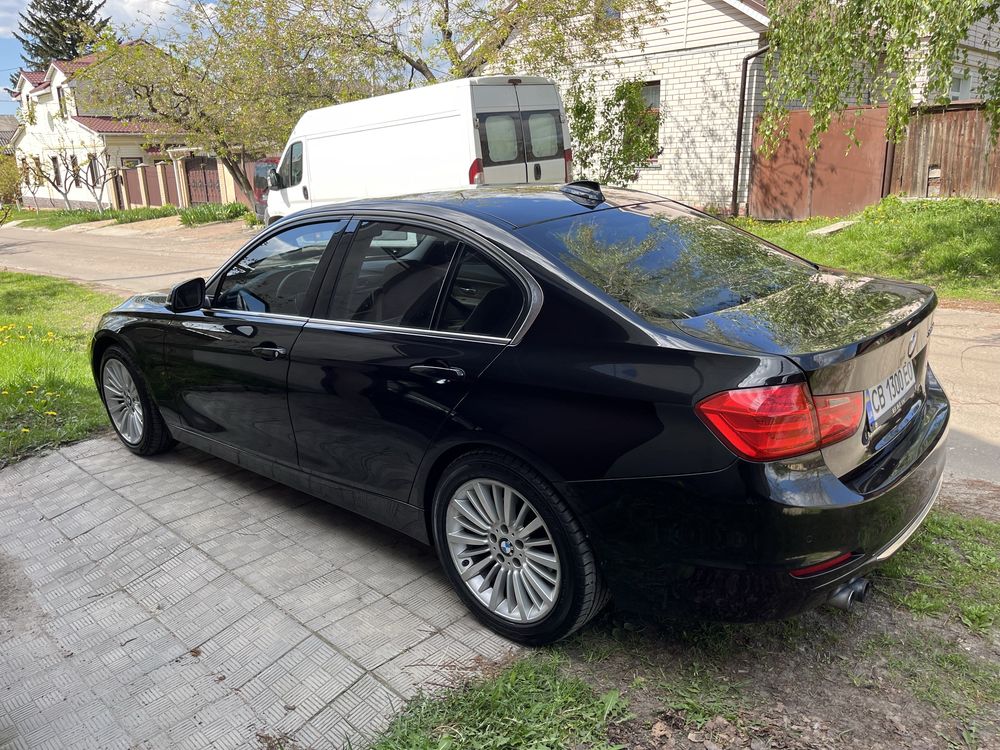 BMW F30 328i luxury line