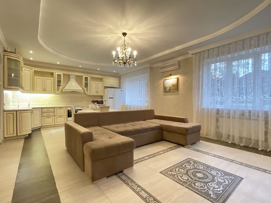 Надійність, тепло, укриття — дім для спокійного життя у Києві