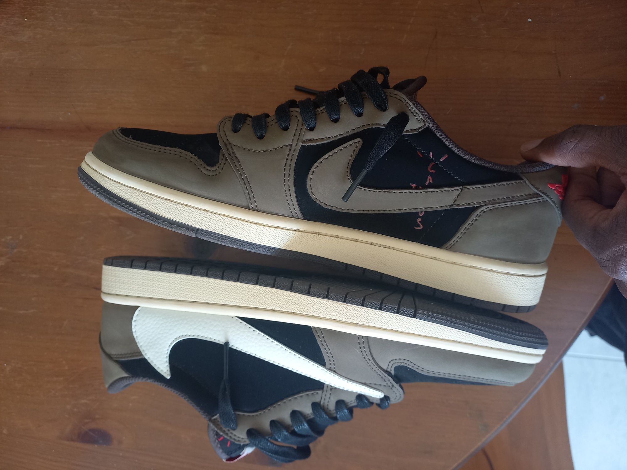 Air jordan 1 low travis scott