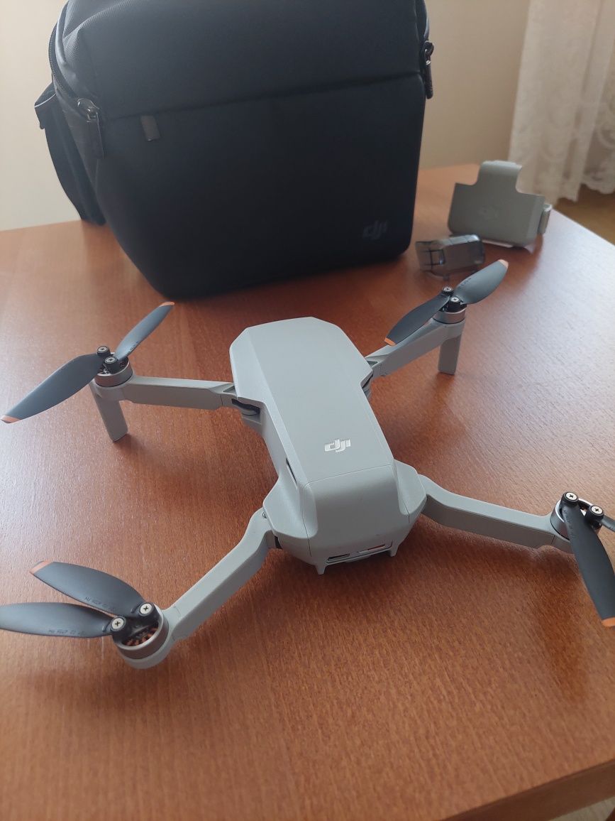 Dron DJI Mini 2 Fly More Combo 3 baterie zestaw