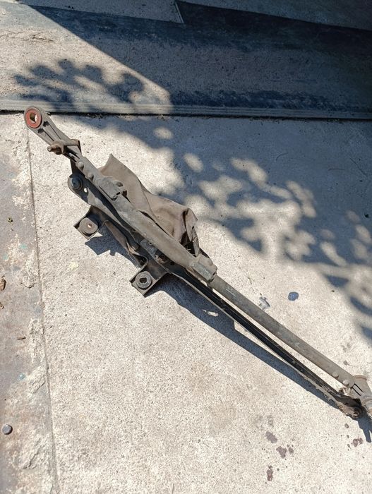 Трапеція склоочисників Лянча дедра