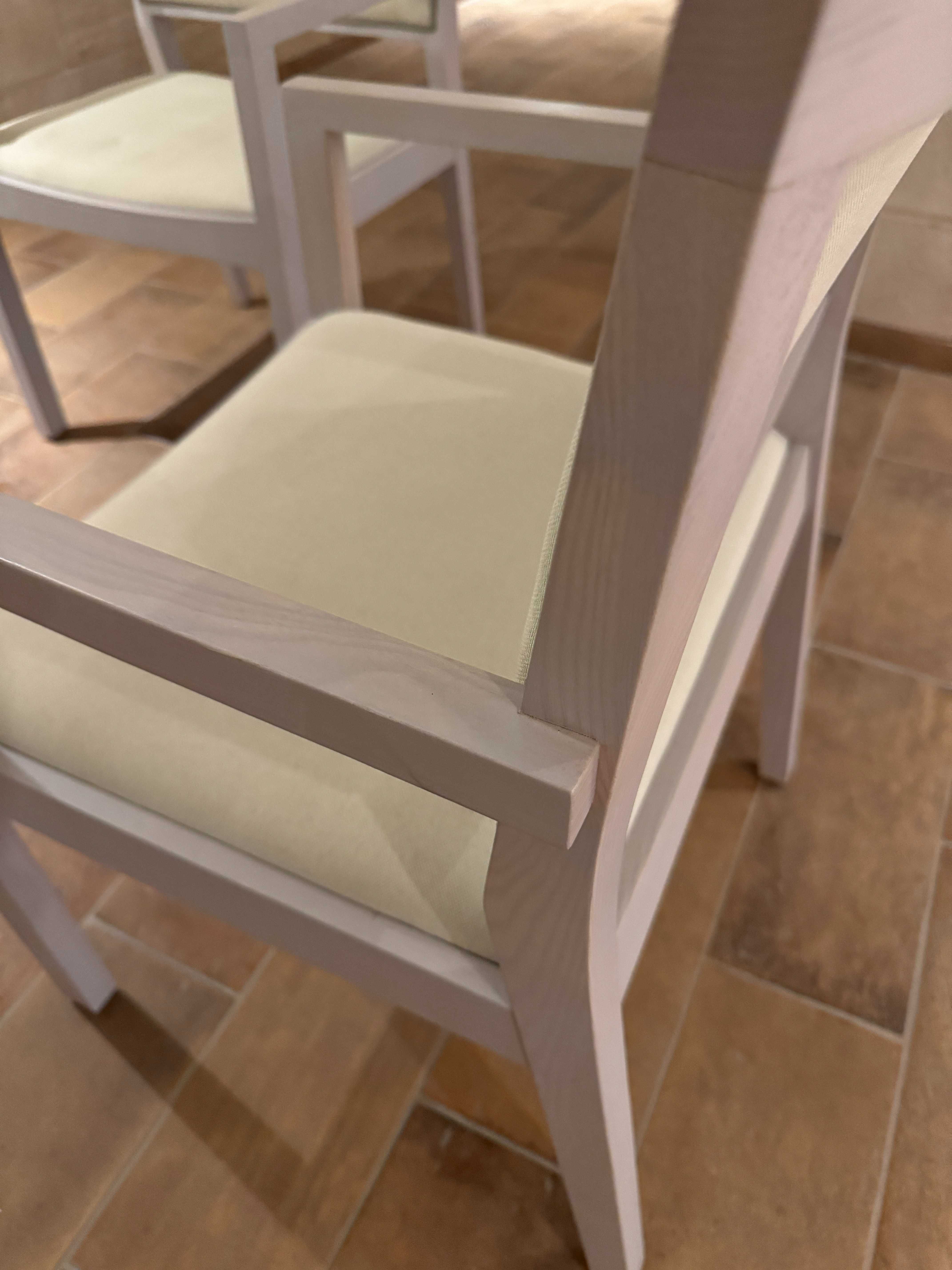 White Wooden Chair Set - Cadeiras de Madeira Branca