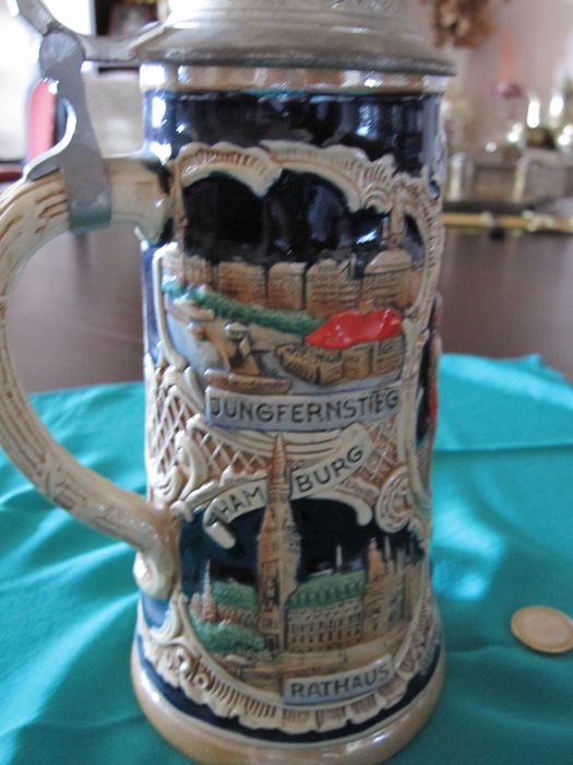 Caneca alemã, centenária em bom estado de conservação.