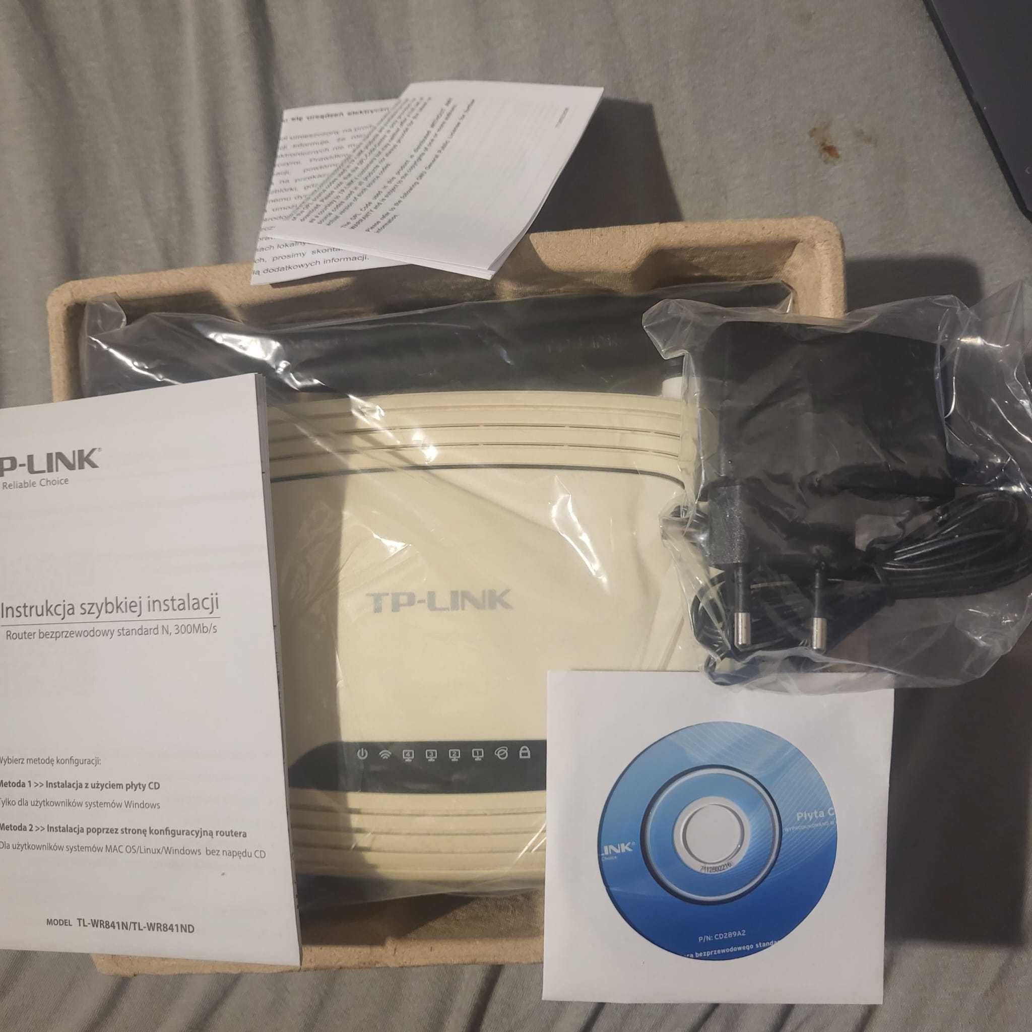 TP Link TL-WR841N z zasilaczem i płytą