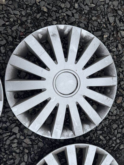 Комплект ковпаків r17 в гарному стані