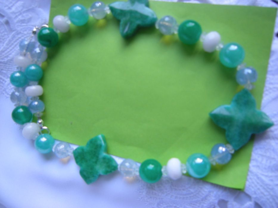 komplet biżuterii z kamieni jadeit i kryształki zieleń biel pistacja