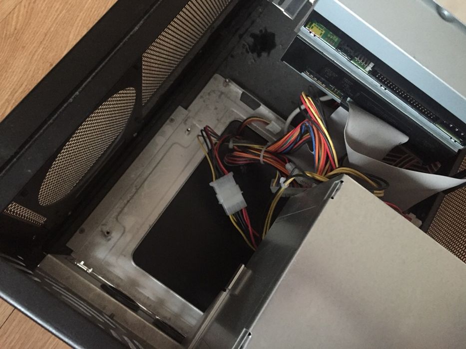 Temptation firmy Sharkoon, obudowa Micro-ATX jak nowa