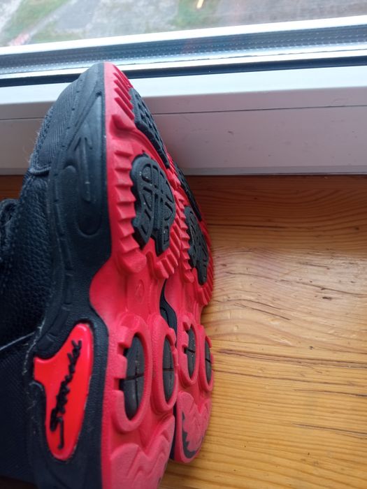 Продам детские на мальчика красные с черным термо ботинки Clibee