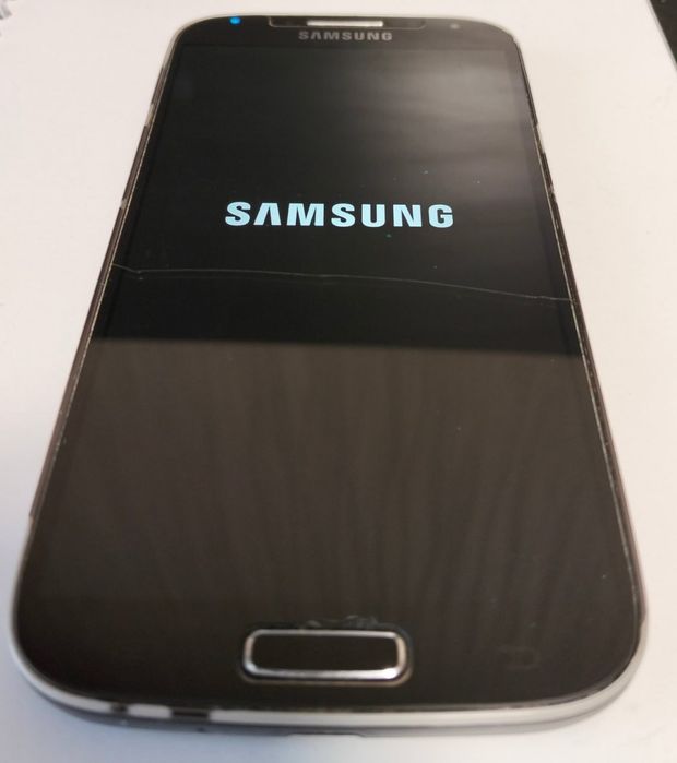 Смартфон Samsung Galaxy S4 (GT-I9500)