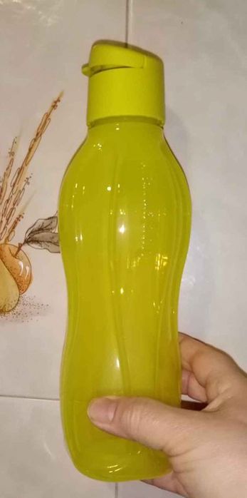 Garrafa Amarelo esverdeado 750 ml Tupperware