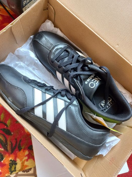 Продам кросівки нові