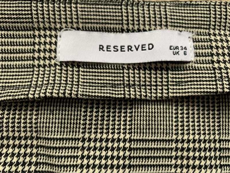 Elegancka szara kopertowa spódnica mini w kratkę do biura Reserved XS