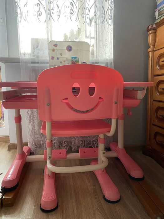 Дитячий стіл та стільчик