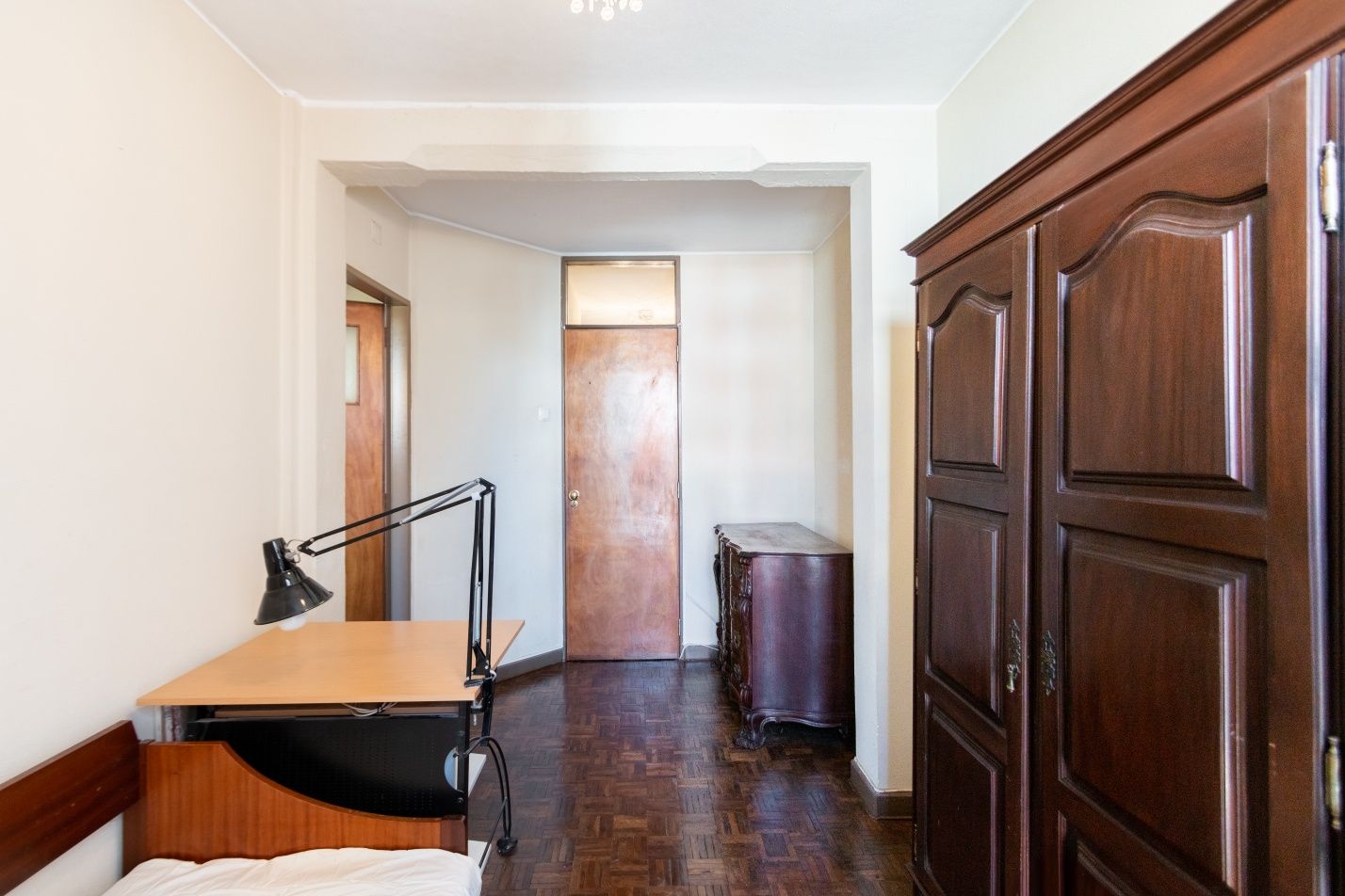 Quarto Acolhedor luminoso Aluga-seEstudanteUniversitáriA/JovemProfiss