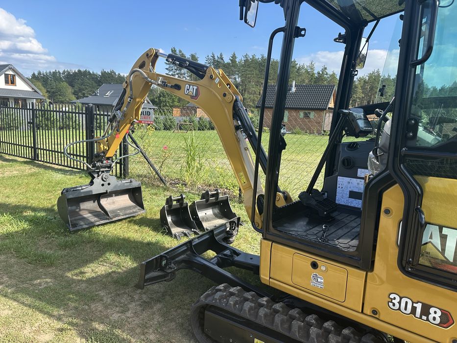 SZYBKIE KOPANIE USŁUGI Minikoparką Cat Precyzja przyłącza wody prądu