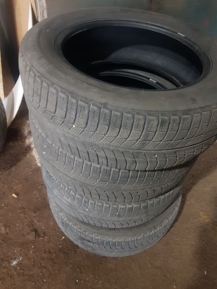 комплект зимових шин Michelin X-ice 215 60 R17