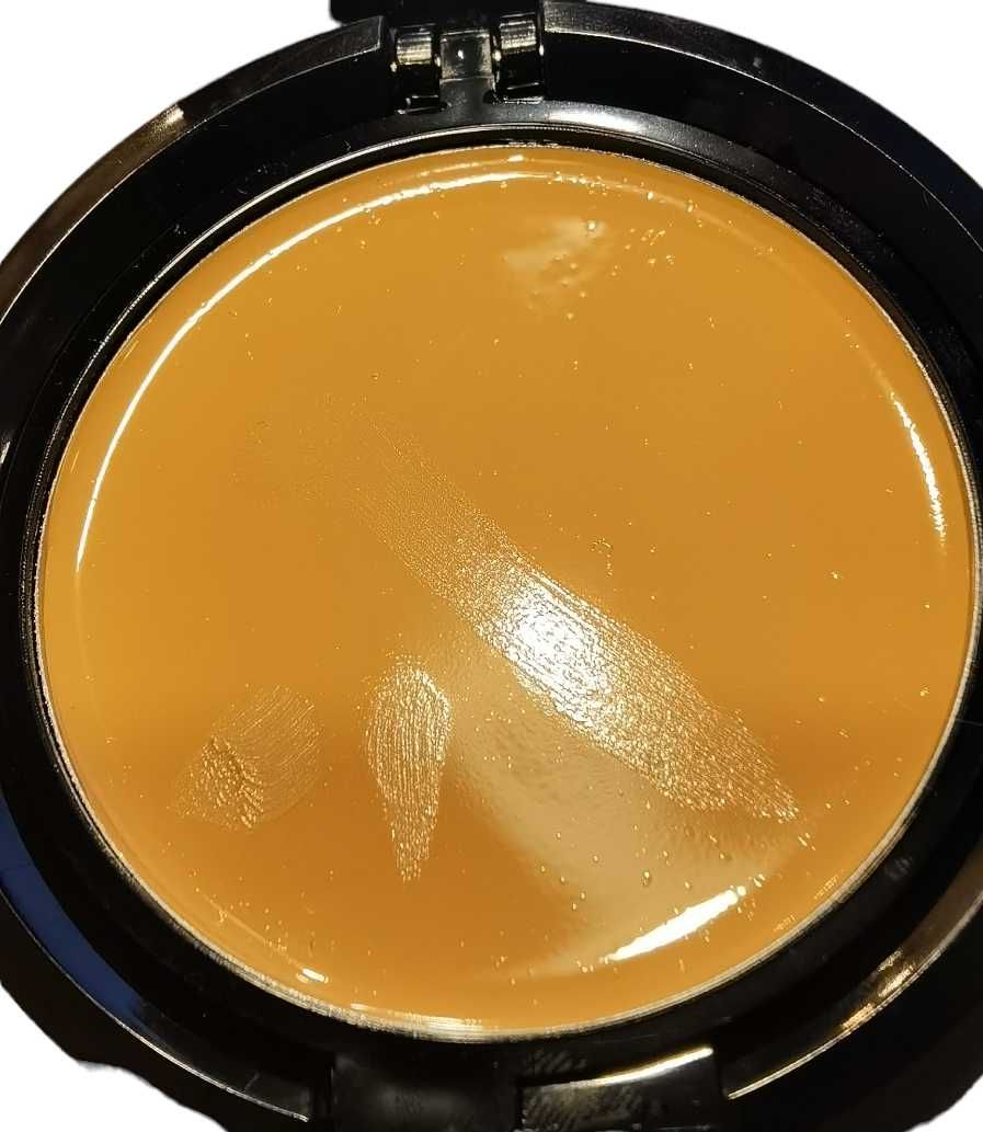 LAYLA COSMETICS kremowy puder kolor nr 4