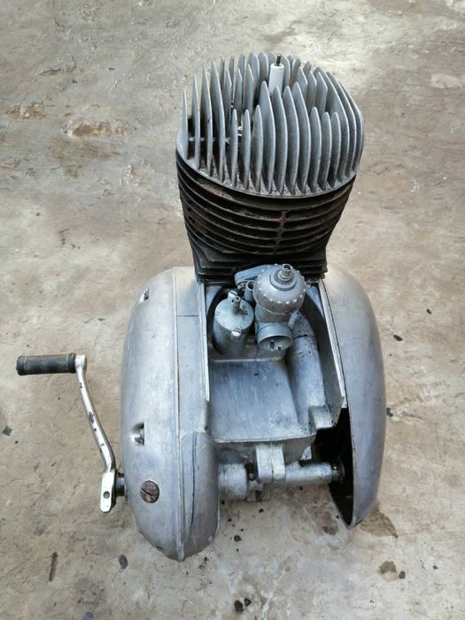 Двигатель одноцилиндровый "ЯВа - 250