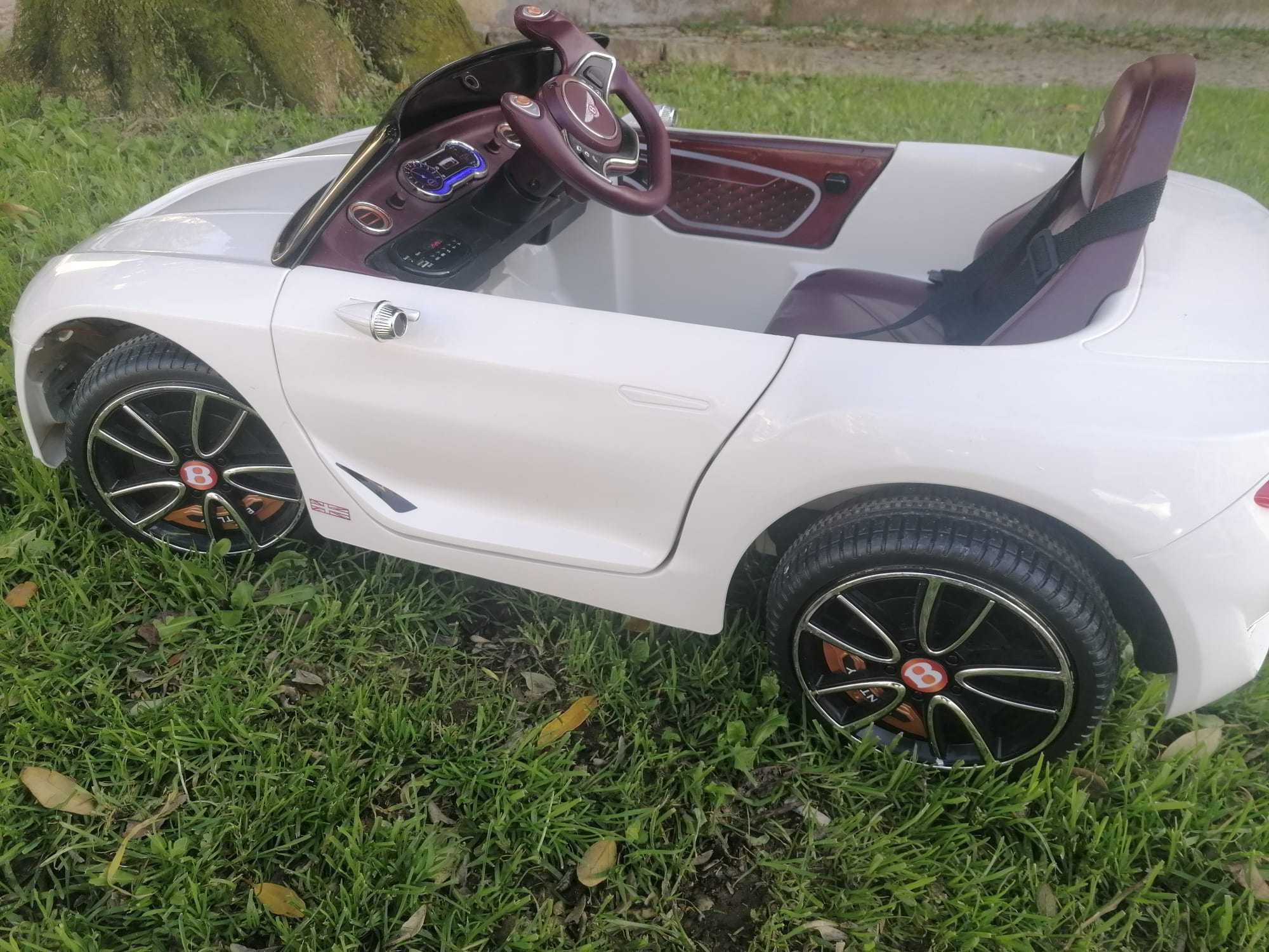 Carro Bentley a bateria