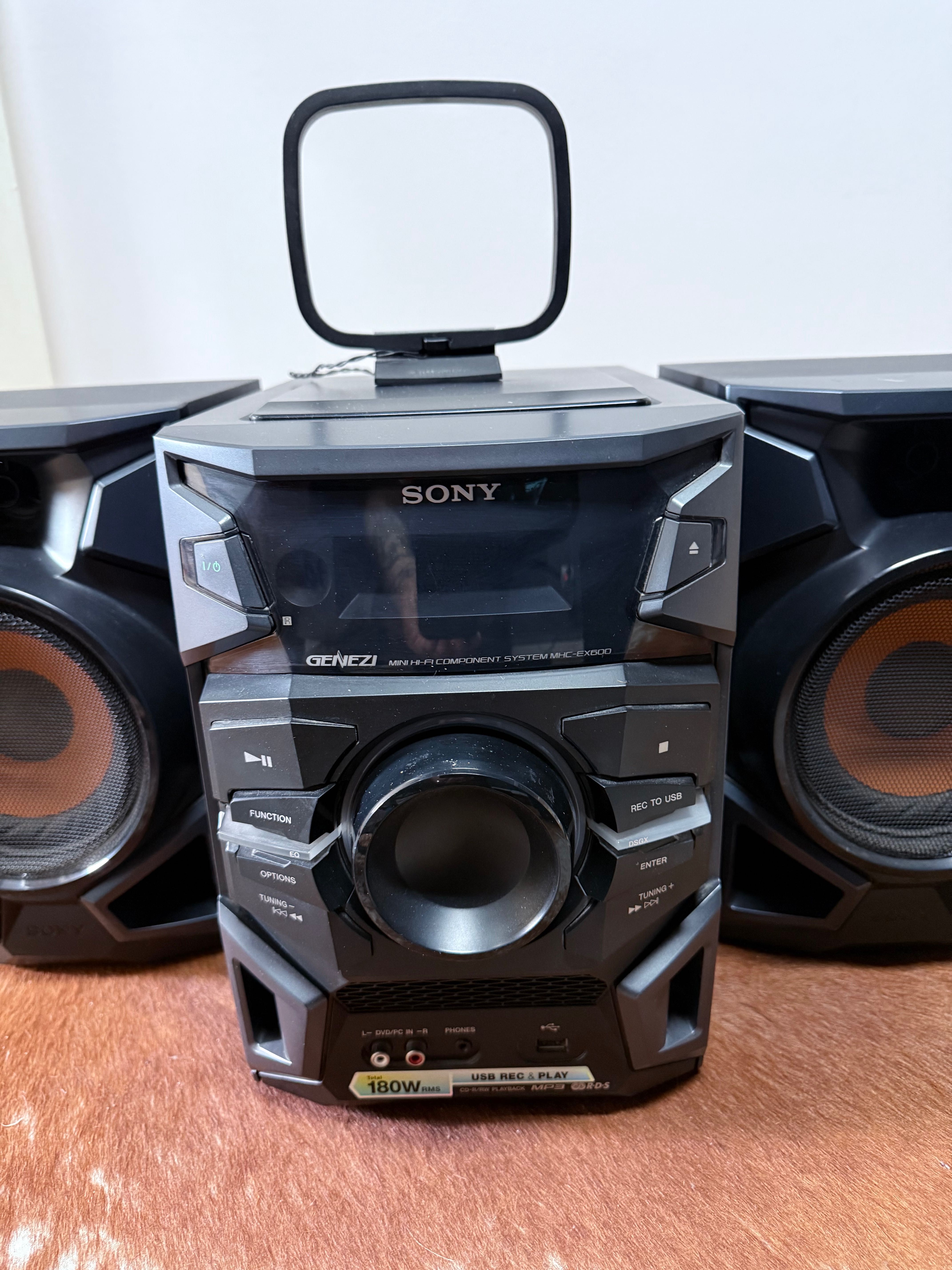 Sony Genezi, modelo MHC-EX600.