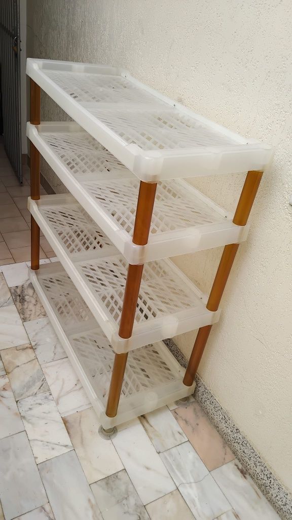 Estante de prateleiras