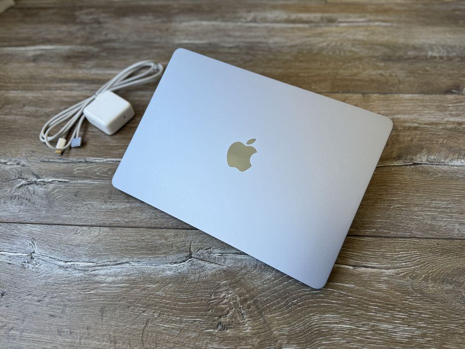 MacBook Air M2 2022 8Gb ssd 250Gb
