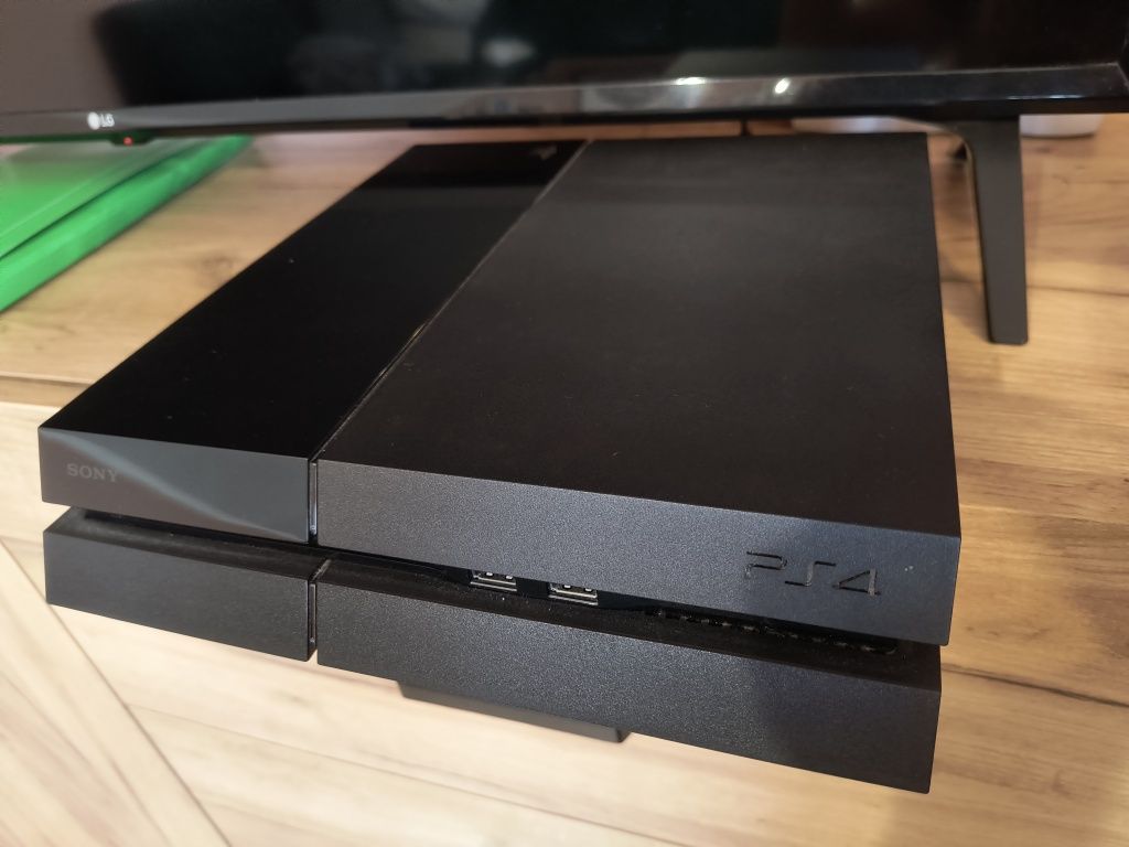 Ps4 1 TB 2 pady 7 gier