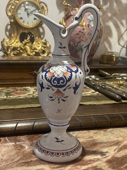 Stary dzbanek recznie malowany